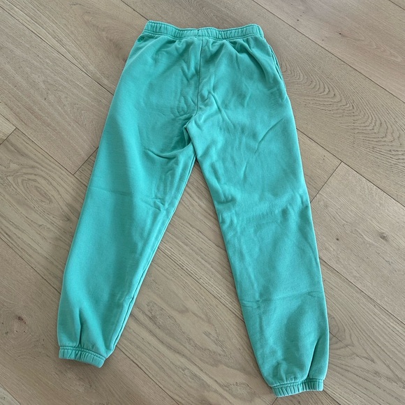 Green Aritzia TNA sweatpants size small - Picture 3 of 3